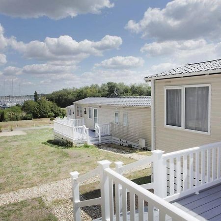 Mercury Yacht Harbour And Holiday Park Lower Swanwick Extérieur photo