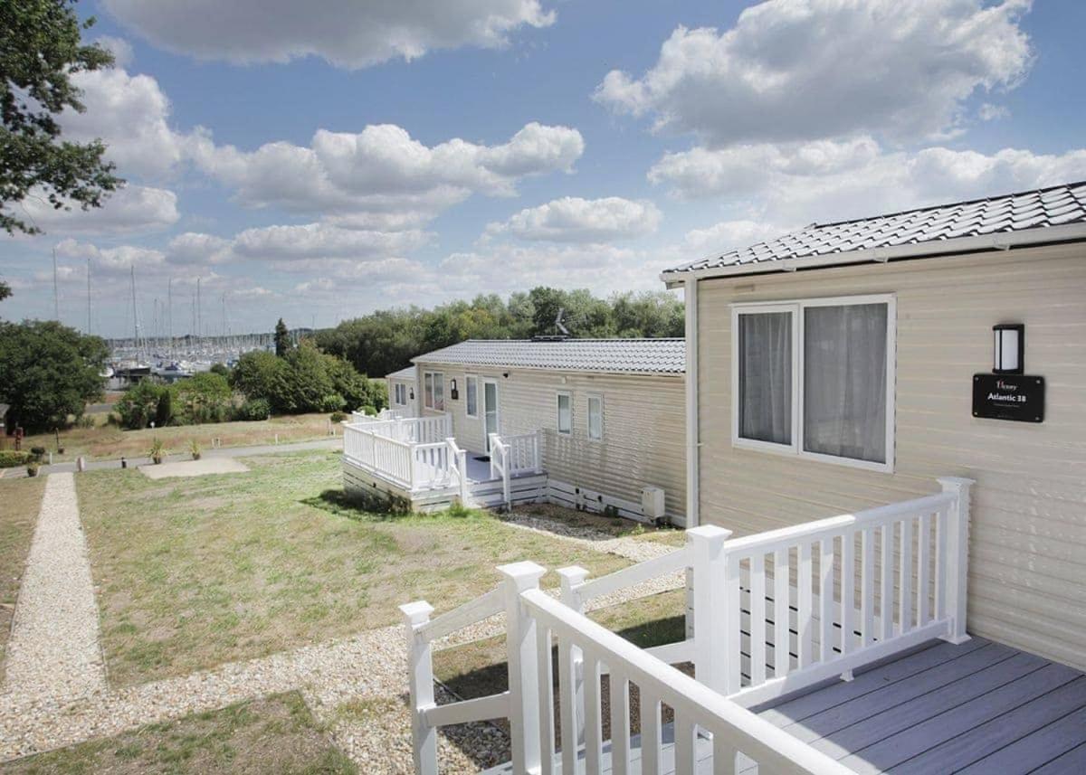 Mercury Yacht Harbour And Holiday Park Lower Swanwick Extérieur photo